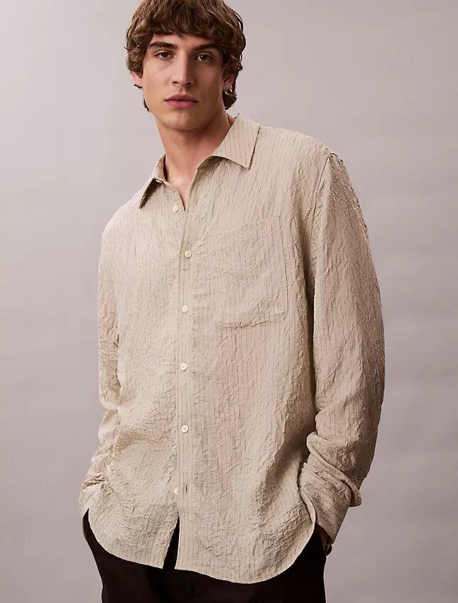 Camicia button-down dalla vestibilità comoda con righe stinte in filo e effetto stropicciato Camicia button-down dalla vestibilità comoda con righe stinte in filo e effetto stropicciato