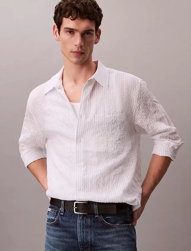 Camicia button-down dalla vestibilità comoda con righe stinte in filo e effetto stropicciato Camicia button-down dalla vestibilità comoda con righe stinte in filo e effetto stropicciato