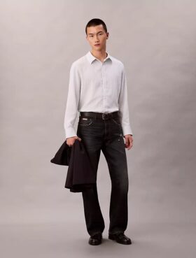 Camicia button-down dalla vestibilità comoda in misto viscosa a righe