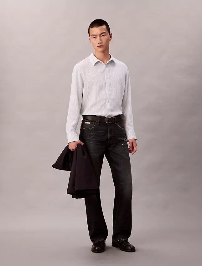 Camicia button-down dalla vestibilità comoda in misto viscosa a righe Camicia button-down dalla vestibilità comoda in misto viscosa a righe