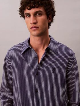 Camicia button-down dalla vestibilità comoda in misto viscosa a righe