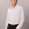 Camicia button-down dalla vestibilità comoda in misto viscosa a righe Camicia button-down dalla vestibilità comoda in misto viscosa a righe