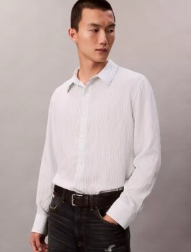 Camicia button-down dalla vestibilità comoda in misto viscosa a righe