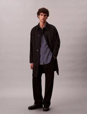 Camicia button-down dalla vestibilità comoda in misto viscosa a righe