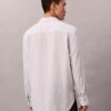 Camicia button-down dalla vestibilità comoda in misto viscosa a righe Camicia button-down dalla vestibilità comoda in misto viscosa a righe