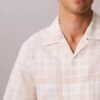 Camicia button-down in misto lino a quadri dal taglio morbido