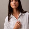 Camicia button-down in viscosa dal taglio morbido Camicia button-down in viscosa dal taglio morbido