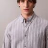 Camicia classica a righe in tessuto Oxford con bottoni Camicia classica a righe in tessuto Oxford con bottoni
