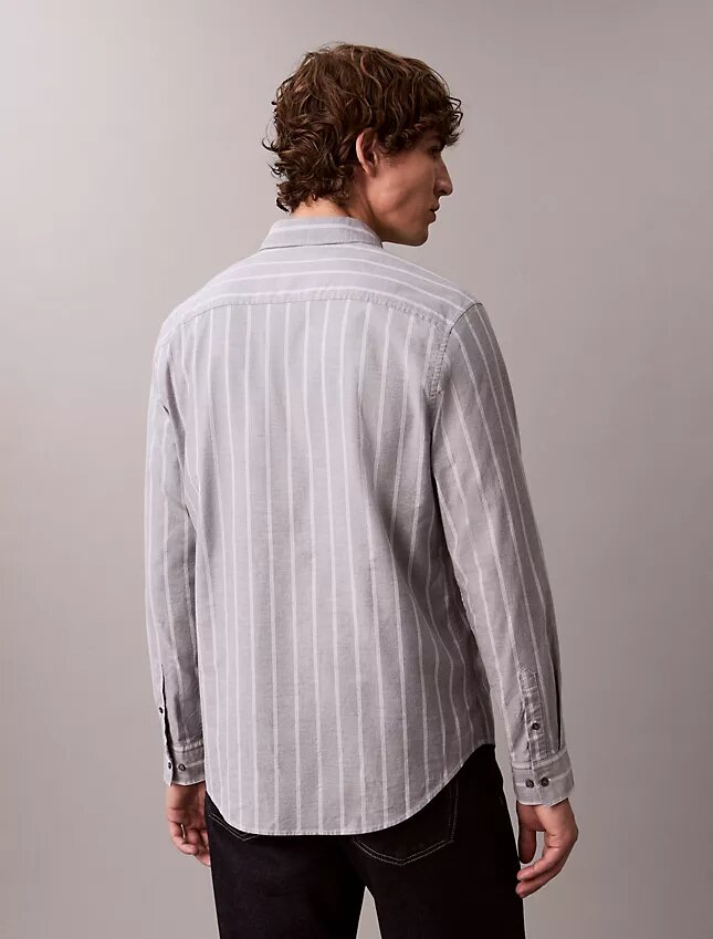 Camicia classica a righe in tessuto Oxford con bottoni Camicia classica a righe in tessuto Oxford con bottoni