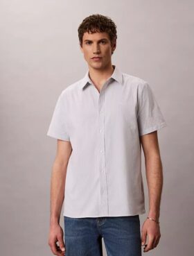 Camicia classica button-down a righe in seersucker