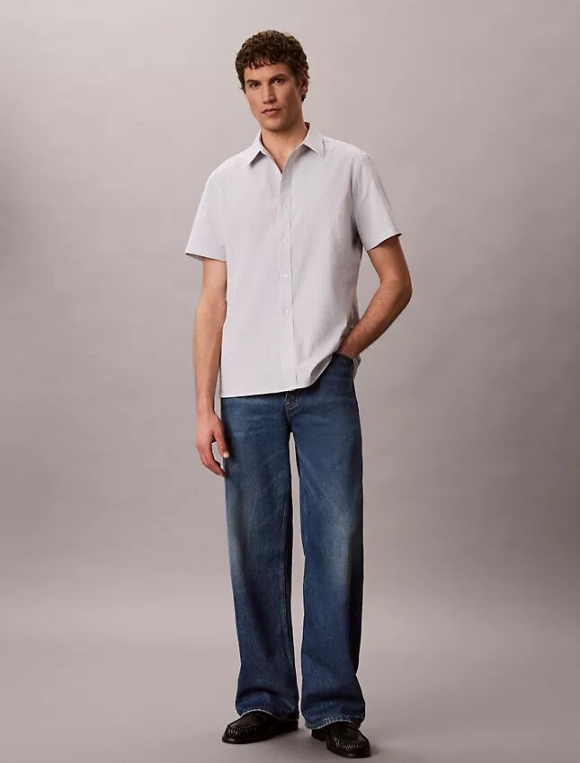 Camicia classica button-down a righe in seersucker Camicia classica button-down a righe in seersucker