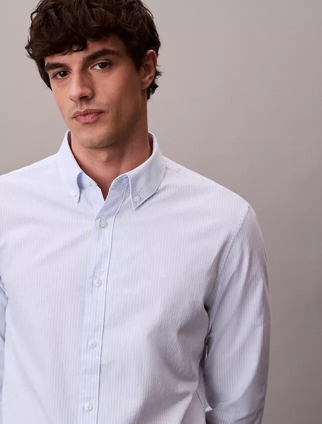 Camicia classica button-down in cotone elasticizzato a righe Camicia classica button-down in cotone elasticizzato a righe