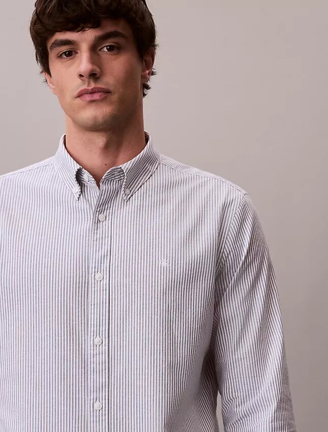 Camicia classica button-down in cotone elasticizzato a righe Camicia classica button-down in cotone elasticizzato a righe