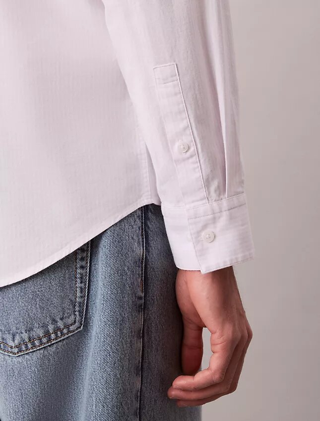 Camicia classica button-down in cotone elasticizzato a righe Camicia classica button-down in cotone elasticizzato a righe