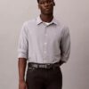 Camicia classica button-down in seersucker a righe tinto in filo Camicia classica button-down in seersucker a righe tinto in filo