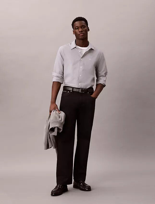 Camicia classica button-down in seersucker a righe tinto in filo Camicia classica button-down in seersucker a righe tinto in filo