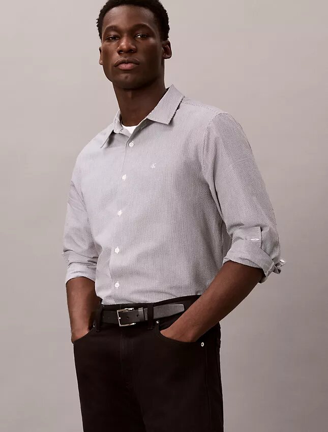 Camicia classica button-down in seersucker a righe tinto in filo Camicia classica button-down in seersucker a righe tinto in filo