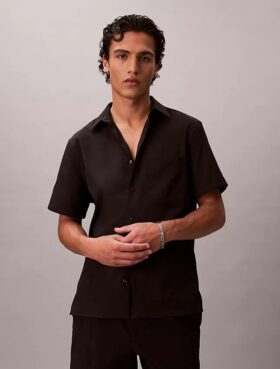 Camicia classica button-down in seersucker a tinta unita