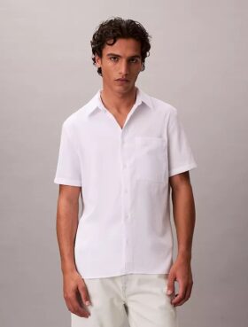 Camicia classica button-down in seersucker a tinta unita