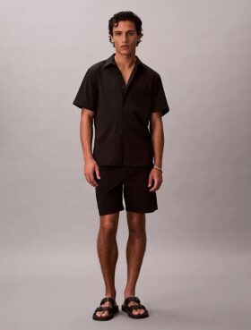 Camicia classica button-down in seersucker a tinta unita