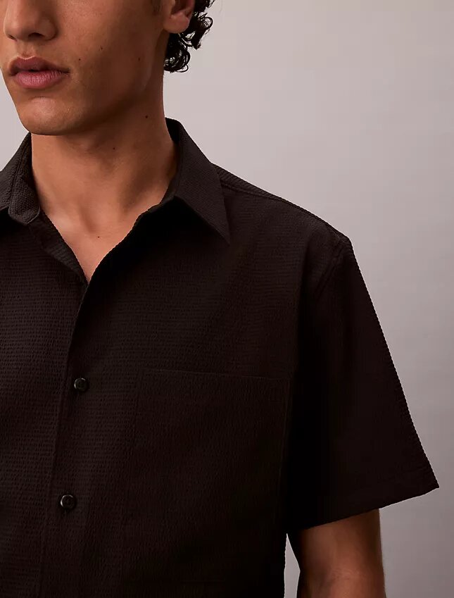 Camicia classica button-down in seersucker a tinta unita Camicia classica button-down in seersucker a tinta unita