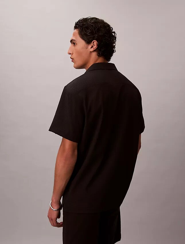 Camicia classica button-down in seersucker a tinta unita Camicia classica button-down in seersucker a tinta unita