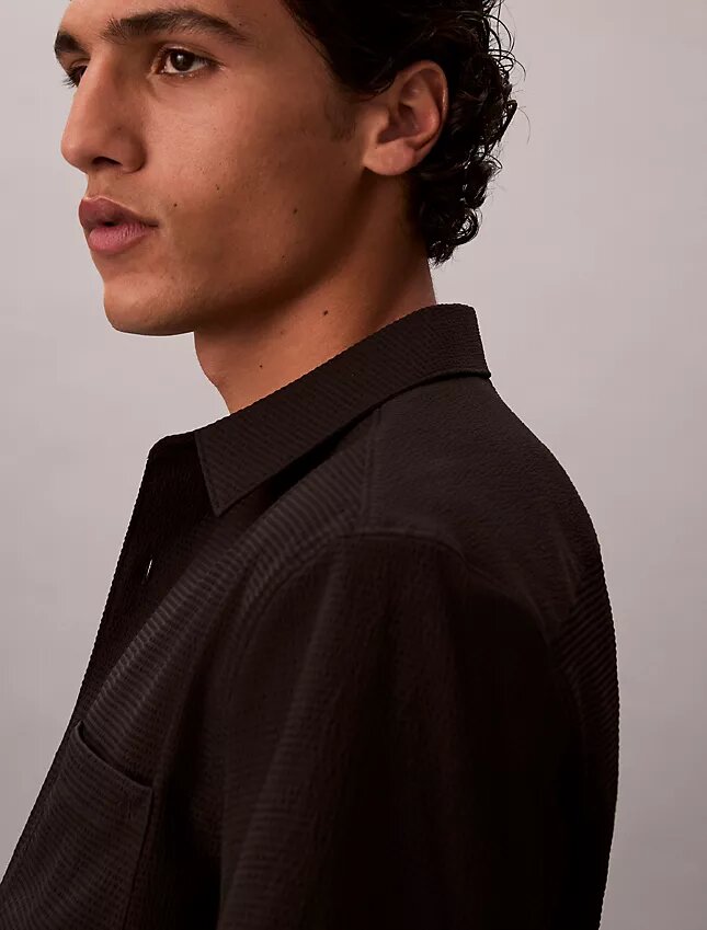Camicia classica button-down in seersucker a tinta unita Camicia classica button-down in seersucker a tinta unita