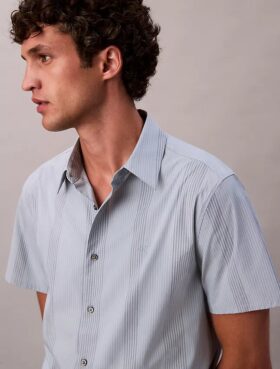 Camicia classica elasticizzata a righe tinte in filo
