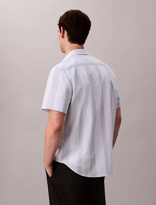 Camicia classica elasticizzata a righe tinte in filo Camicia classica elasticizzata a righe tinte in filo