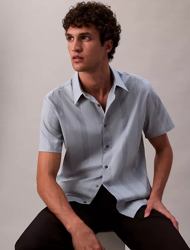 Camicia classica elasticizzata a righe tinte in filo Camicia classica elasticizzata a righe tinte in filo