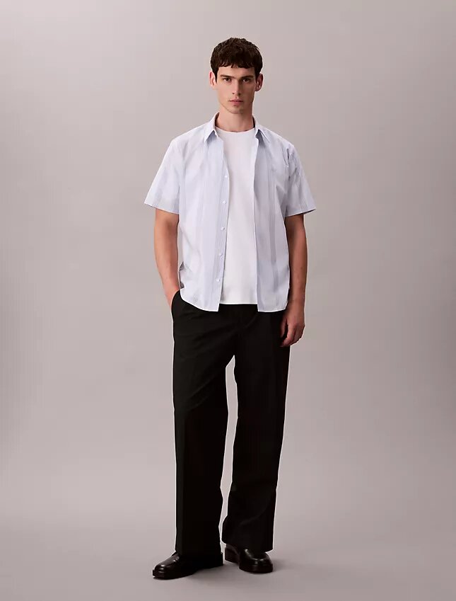 Camicia classica elasticizzata a righe tinte in filo Camicia classica elasticizzata a righe tinte in filo