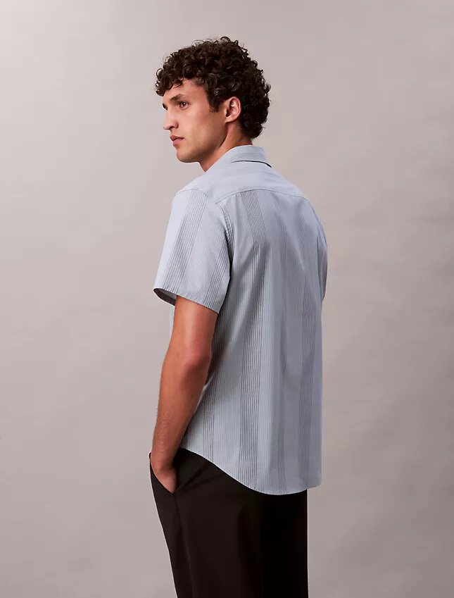 Camicia classica elasticizzata a righe tinte in filo Camicia classica elasticizzata a righe tinte in filo