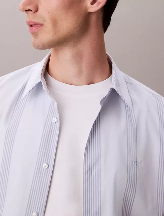 Camicia classica elasticizzata a righe tinte in filo Camicia classica elasticizzata a righe tinte in filo