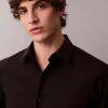 Camicia classica elasticizzata con colletto button-down