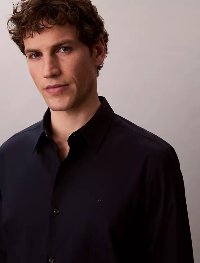 Camicia classica elasticizzata con colletto button-down Camicia classica elasticizzata con colletto button-down