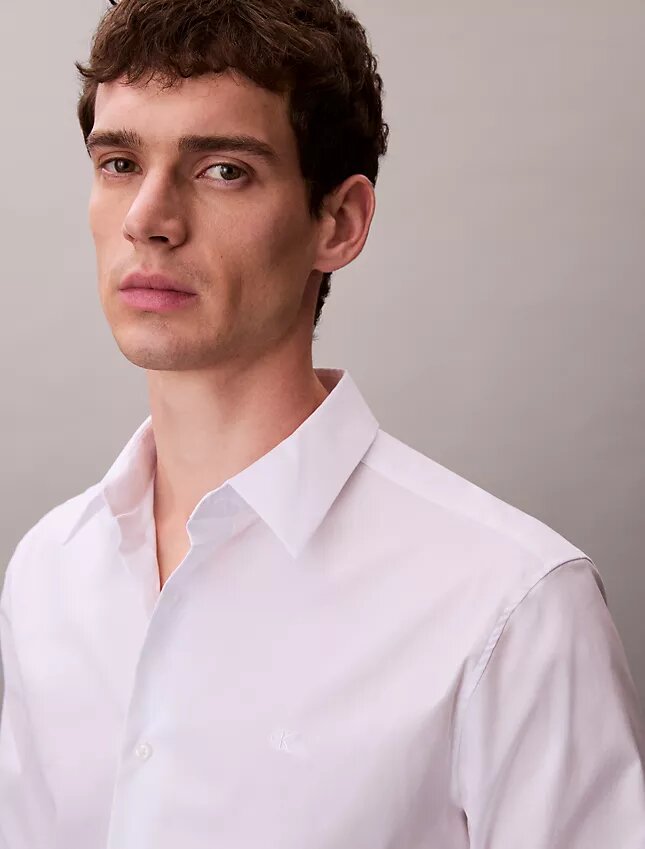 Camicia classica elasticizzata con colletto button-down Camicia classica elasticizzata con colletto button-down