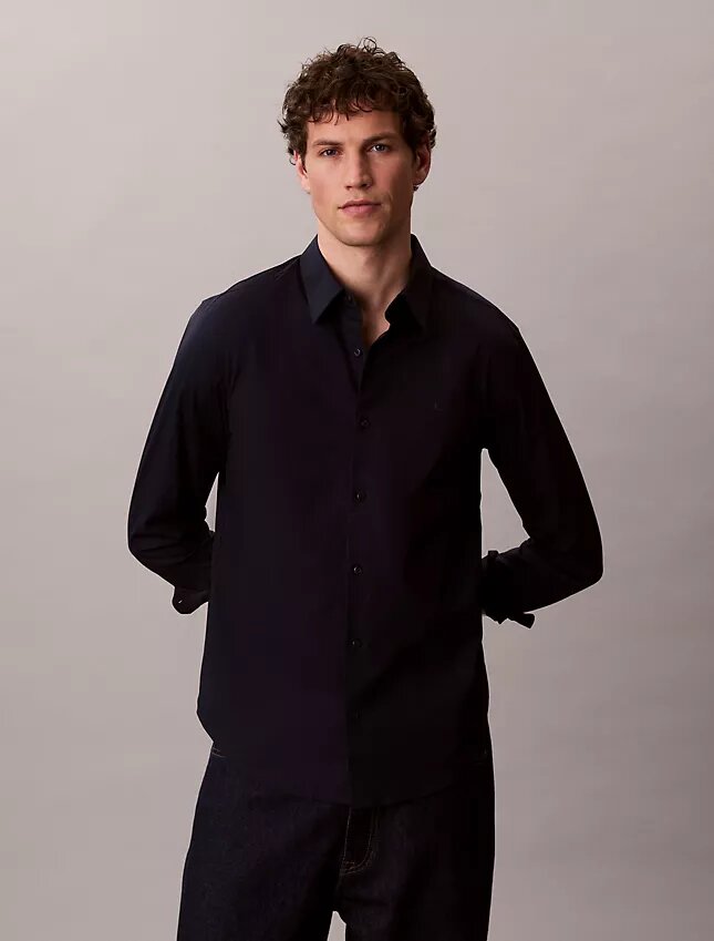 Camicia classica elasticizzata con colletto button-down Camicia classica elasticizzata con colletto button-down