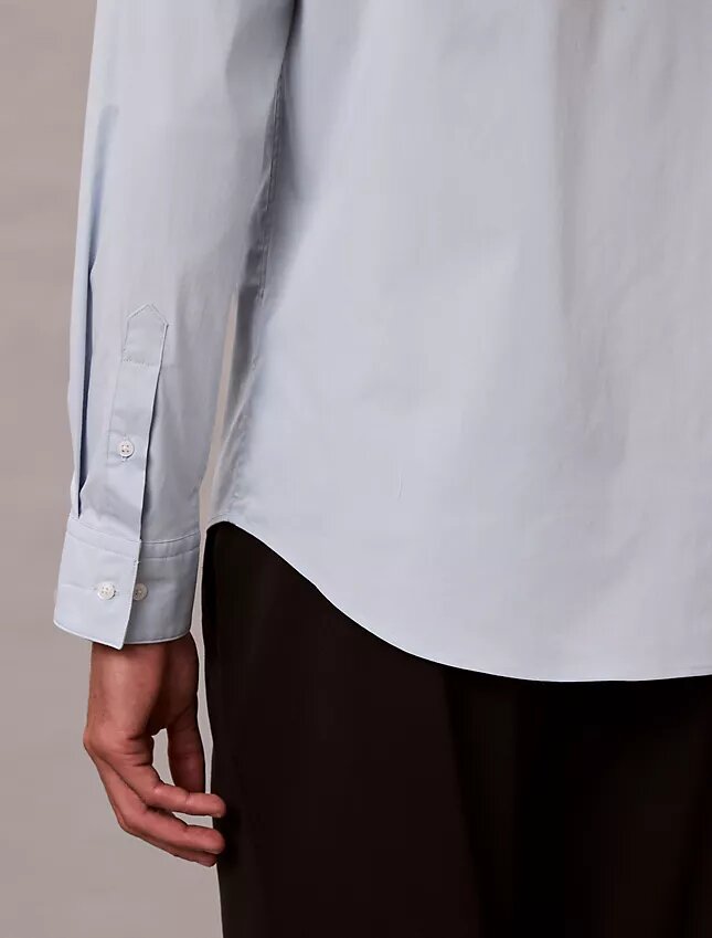Camicia classica elasticizzata con colletto button-down Camicia classica elasticizzata con colletto button-down