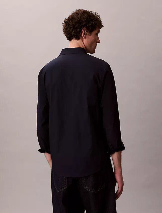 Camicia classica elasticizzata con colletto button-down Camicia classica elasticizzata con colletto button-down