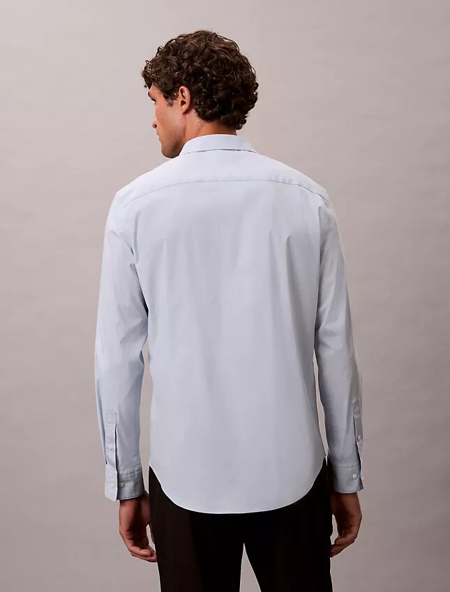Camicia classica elasticizzata con colletto button-down Camicia classica elasticizzata con colletto button-down