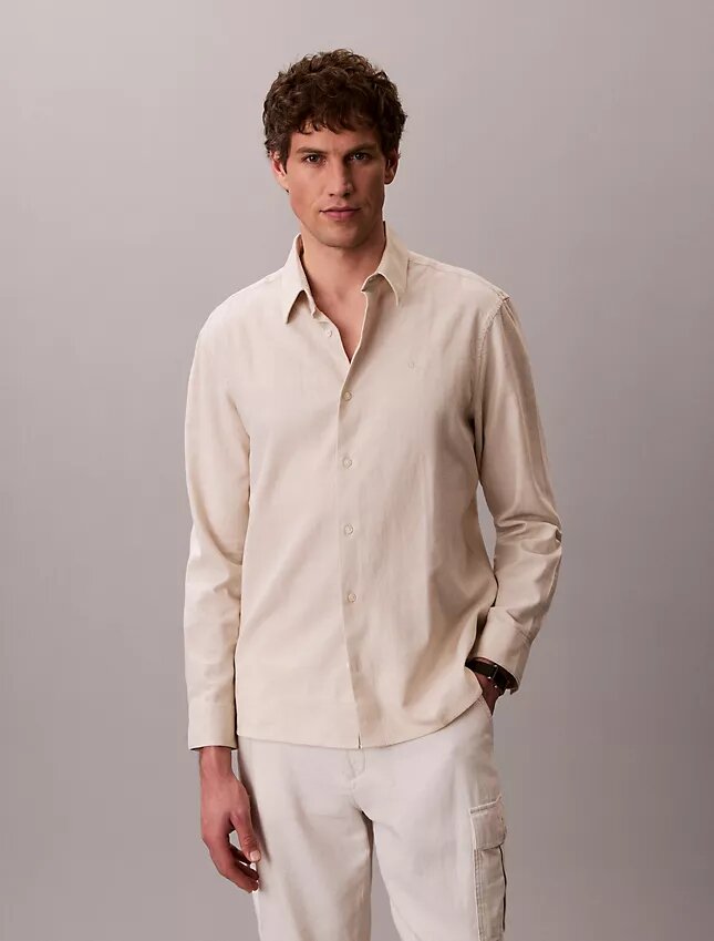 Camicia classica in lino e cotone con colletto button-down Camicia classica in lino e cotone con colletto button-down