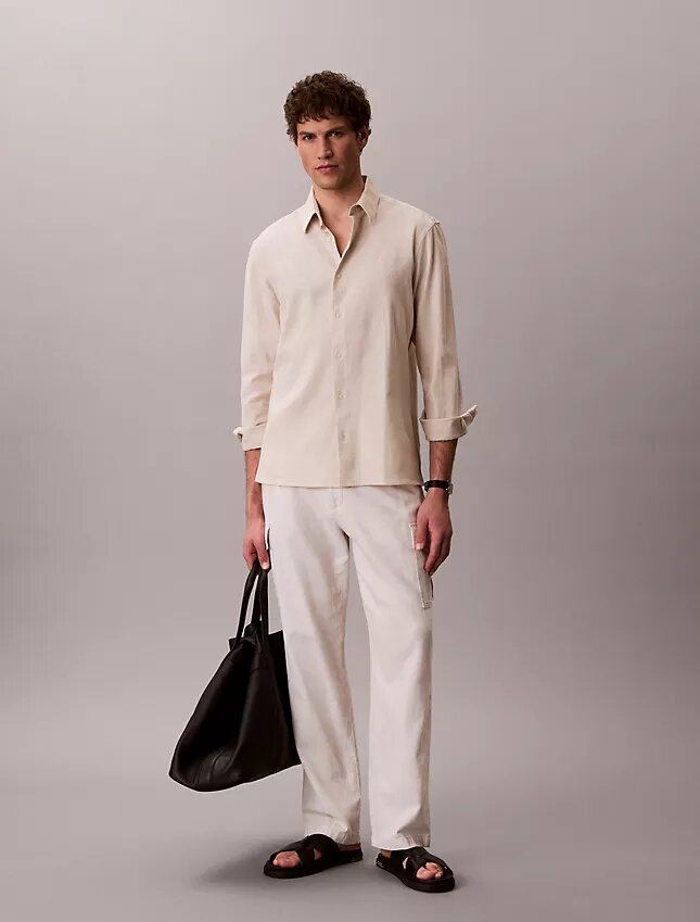 Camicia classica in lino e cotone con colletto button-down Camicia classica in lino e cotone con colletto button-down