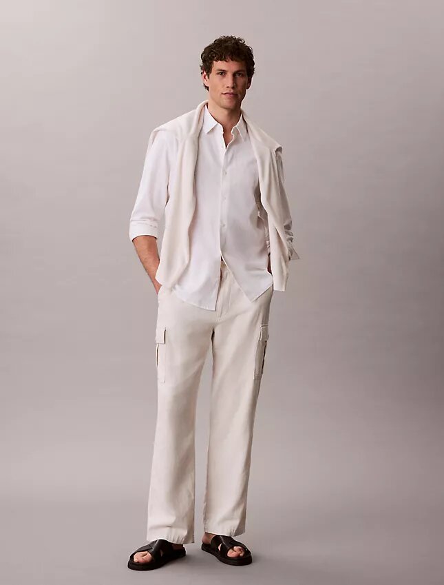 Camicia classica in lino e cotone con colletto button-down Camicia classica in lino e cotone con colletto button-down