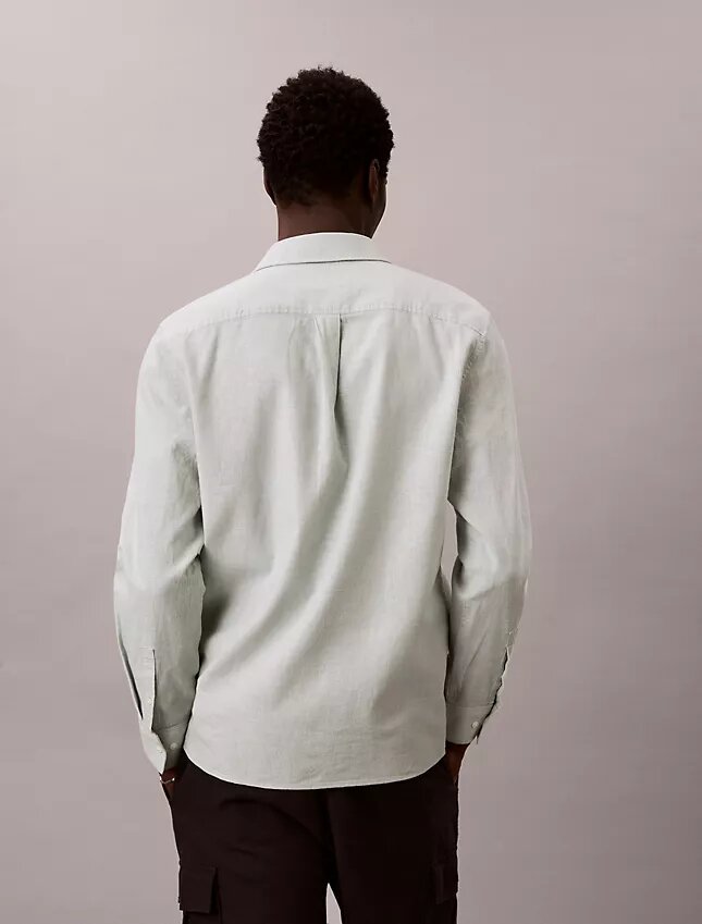 Camicia classica in lino e cotone con colletto button-down Camicia classica in lino e cotone con colletto button-down