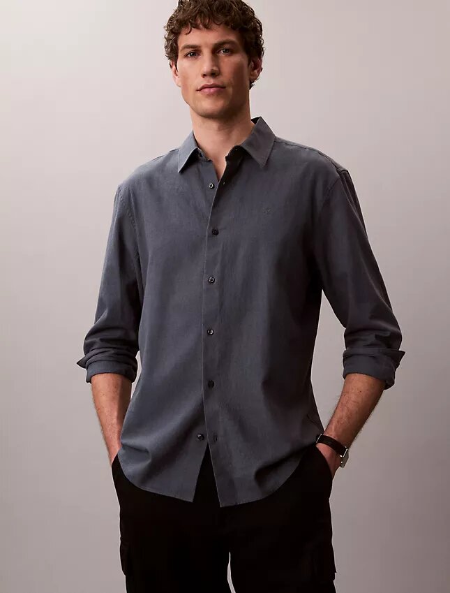 Camicia classica in lino e cotone con colletto button-down Camicia classica in lino e cotone con colletto button-down