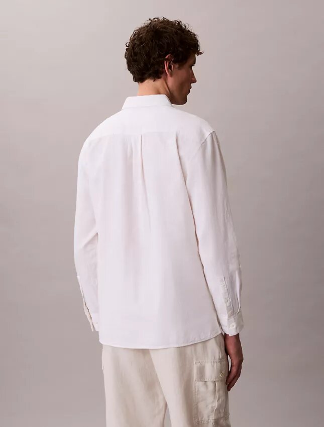 Camicia classica in lino e cotone con colletto button-down Camicia classica in lino e cotone con colletto button-down