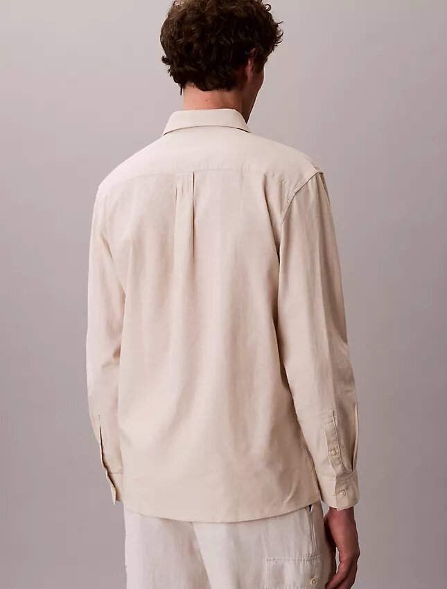 Camicia classica in lino e cotone con colletto button-down Camicia classica in lino e cotone con colletto button-down