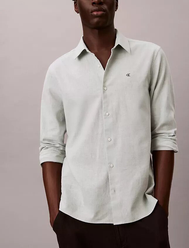 Camicia classica in lino e cotone con colletto button-down Camicia classica in lino e cotone con colletto button-down