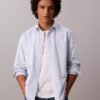 Camicia classica Oxford a tinta unita con bottoni Camicia classica Oxford a tinta unita con bottoni