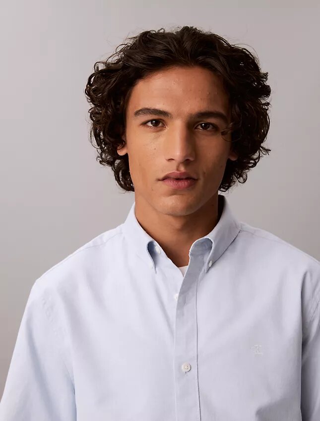 Camicia classica Oxford a tinta unita con bottoni Camicia classica Oxford a tinta unita con bottoni